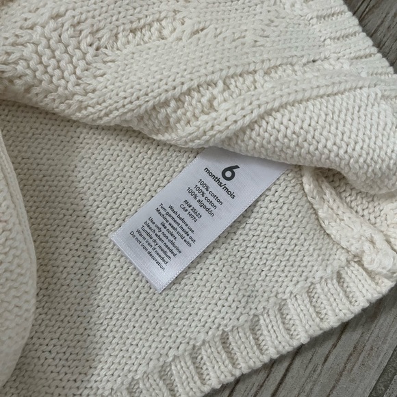 Baby Girl Size 6 M Cream Cotton Hooded Sweater with Buttons NWT - Picture 3 of 5